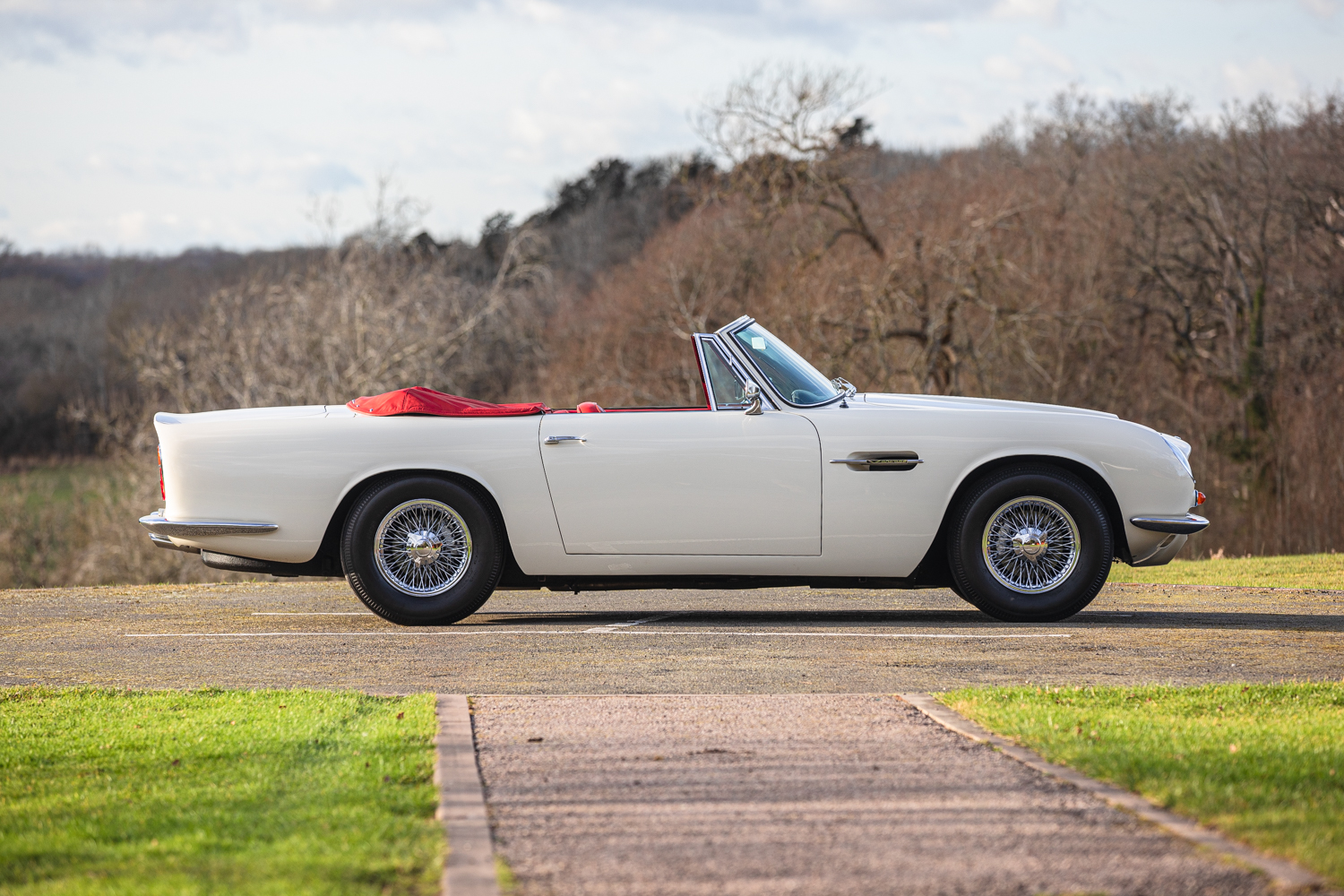 aston martin db6 side profile