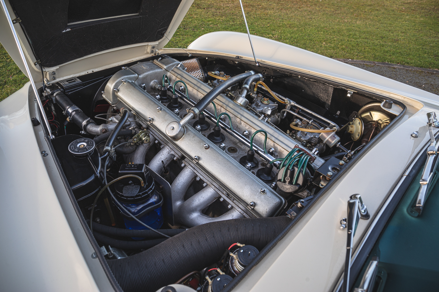 aston martin db6 engine