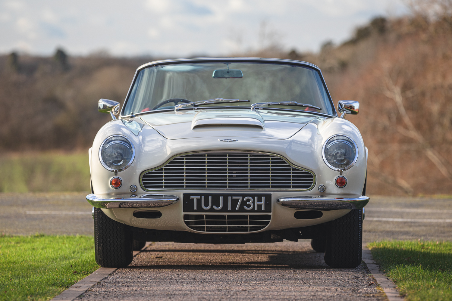 Aston Martin DB6 Volante