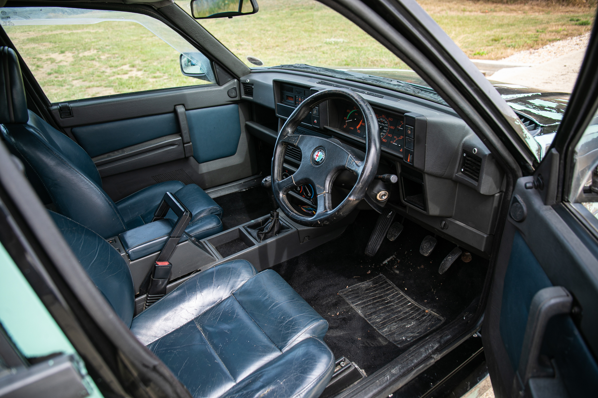 Alfa Romeo 75 driven by Jeremy Clarkson on Top Gear interior